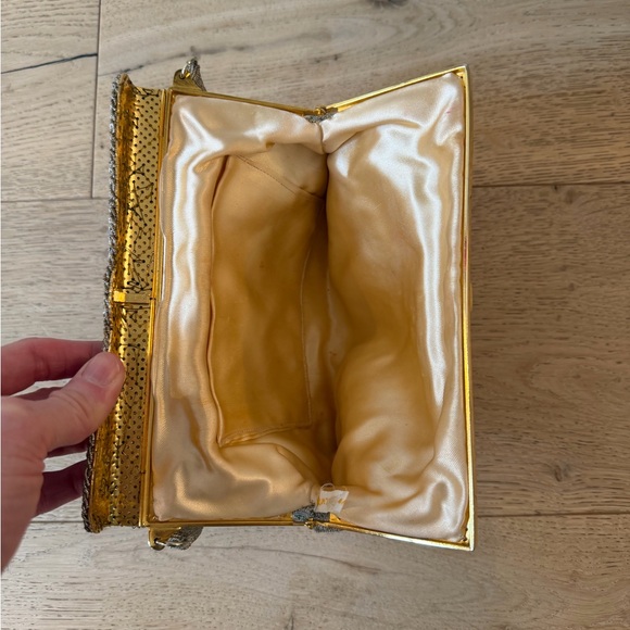 Elegant Tapestry Handbag - Picture 4 of 4